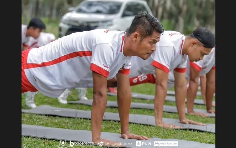 Tim-Sada-Sumut-FC-saat-melakoni-Latihan-Rutin-di-Lapangan-Galang-Deliserdang.jpg