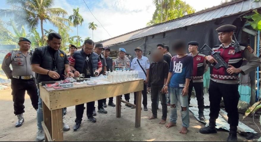 Polisi Temukan Barak Narkoba di Sei Mencirim, Dilengkapi CCTV mulai Pintu Masuk hingga di Atas Pohon - Tribun-medan.com
