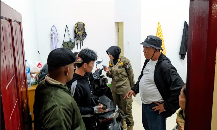 Tim-gabungan-Pemkab-Deli-Serdang-menggelar-razia-pekat-di-salah-satu-kos_1.jpg