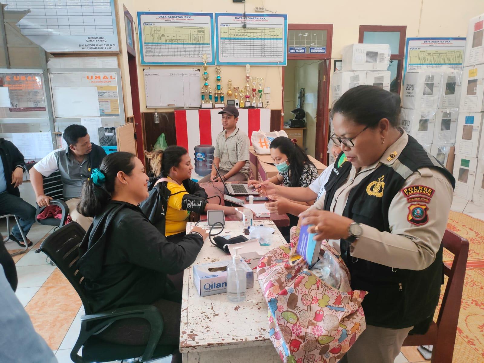 Tim-kesehatan-Polres-Tanah-Karo-melakukan-pengecekan-kesehatan-personel.jpg