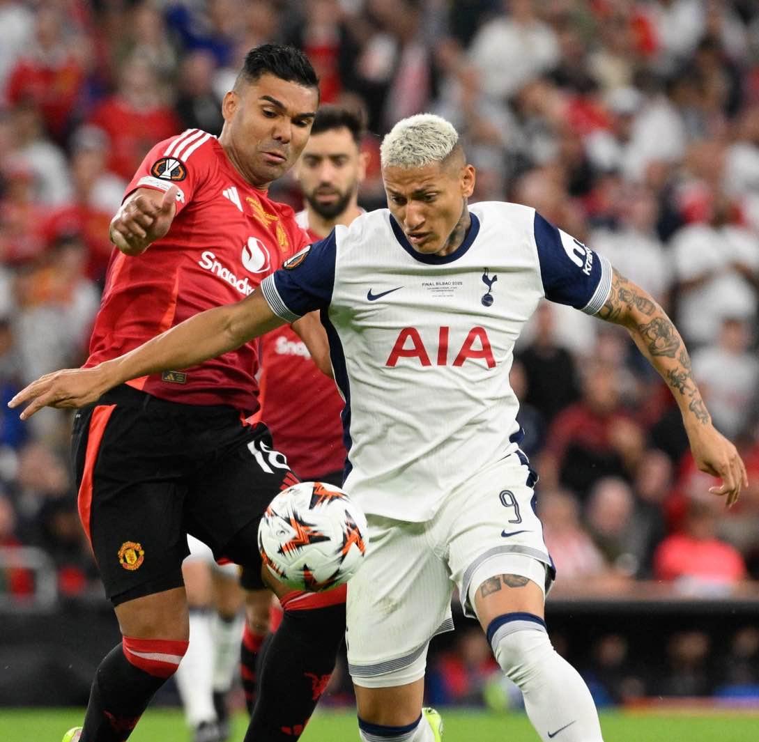 Tottenham-vs-man-united-casemiro-ricarlison.jpg