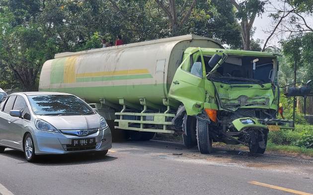 Truk-CPO-remuk-kecelakaan.jpg