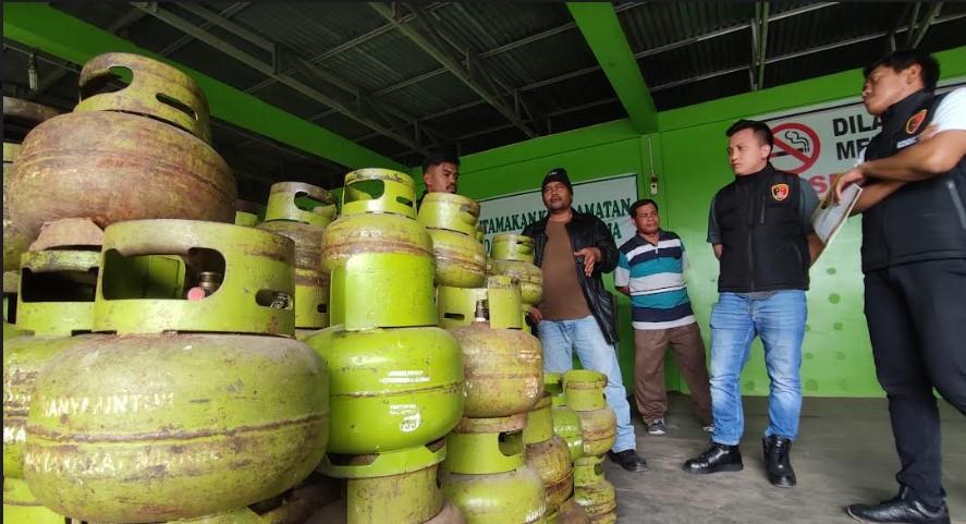 Unit-Ekonomi-Satreskrim-Polres-Tanah-Karo-melakukan-pengecekan-pasokan-gas1.jpg