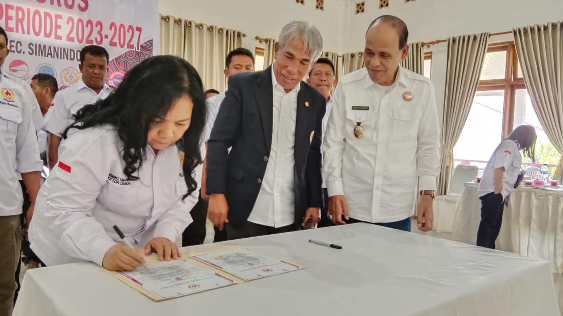 Hadiri Pelantikan Pengurus KONI Samosir, Wabup Harap KONI Aktif Cari Bibit Atlet di Pelosok Samosir - Wakil-Bupati-Samosir-Hadiri-Pelantikan-Pengurus-KONI-Samosir-Masa-Bakti-2023-2027-3.jpg