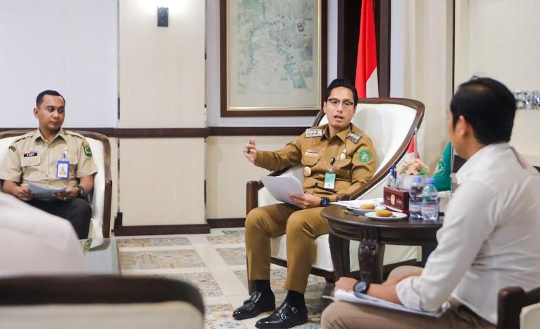 Wali-Kota-Medan-Rico-Tri-Putra-Bayu-Waas-menerima-kunjungan-PT-Medan-Binjai_1.jpg