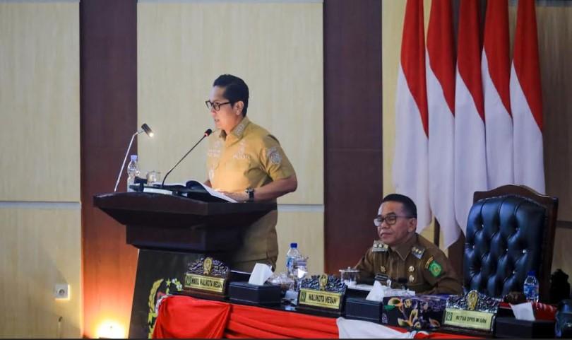 Wali-Kota-Medan-Rico-Tri-Putra-Bayu-Waas-menyampaikan-jawaban-dan-tanggapan.jpg