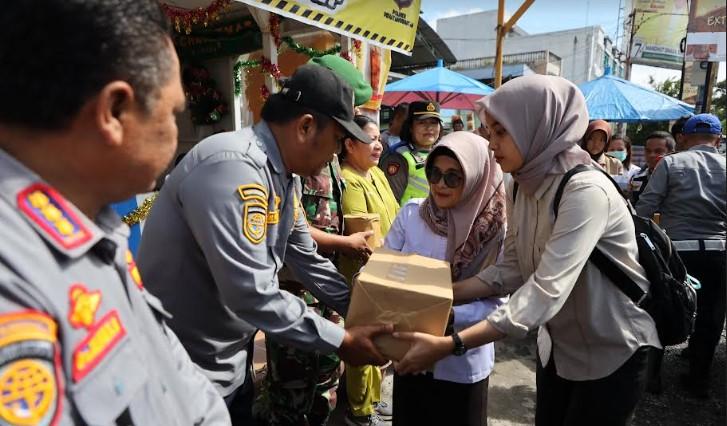 Wali-Kota-Susanti-Dewayani-mengunjungi-7-pos-pengamanan-dan-pelayanan_.jpg