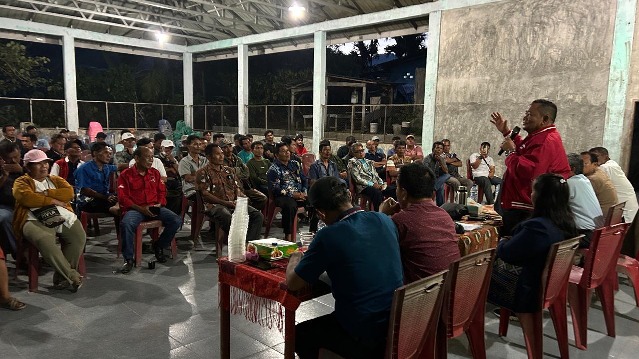 Warga-menyampaikan-persoalan-infrastruktur-dan-sengketa-tanah-ulayat-di-kawasan-Papatar.jpg