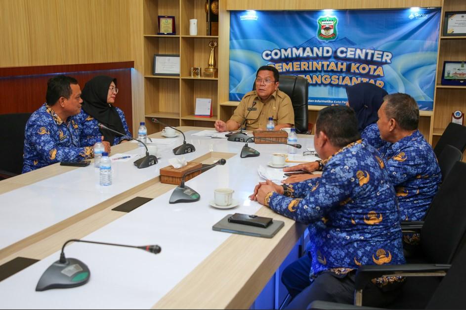 Zoom-Meeting-Wali-Kota-Wesly-Silalahi-dan-OPD-Pemko-Pematangsiantar_1.jpg