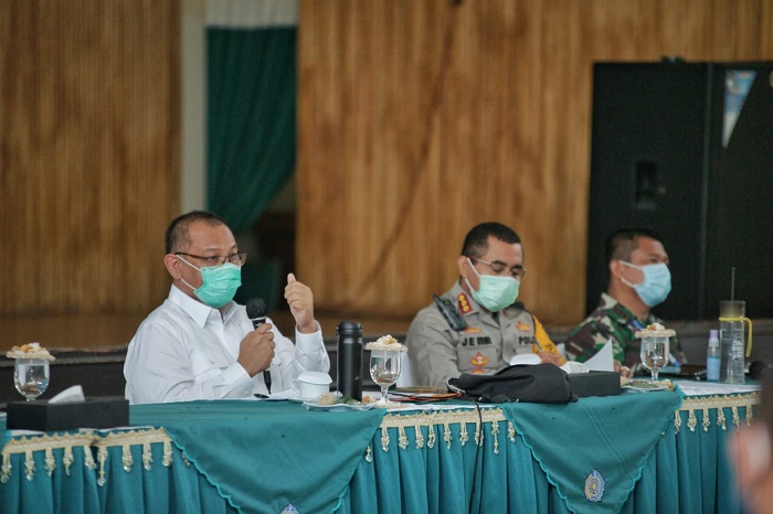 akhyar-pimpin-rapat-evaluasi-bersama-tim-gugus-tugas-percepatan-penanganan-covid-19.jpg