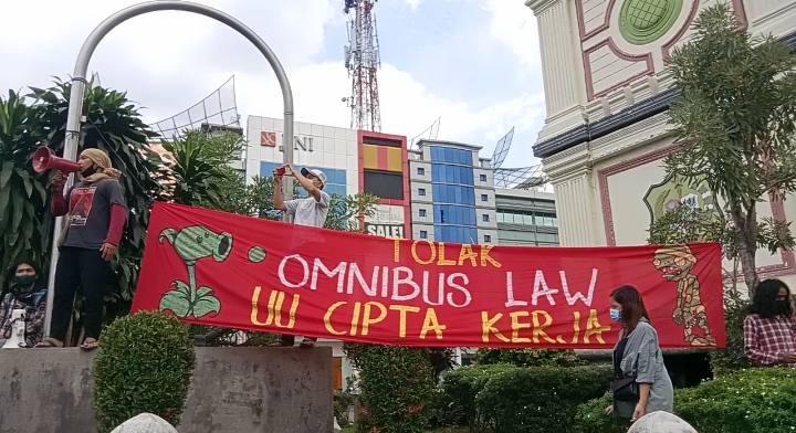 akumulasi-kemarahan-buruh-dan-rakyat-akbar-sumut-orasi.jpg