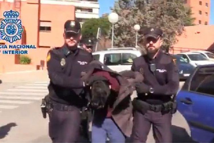 Pria Ini Mutilasi dan Makan Daging Ibunya, Sebagian Dagingnya Dibagikan Kepada Tetangganya