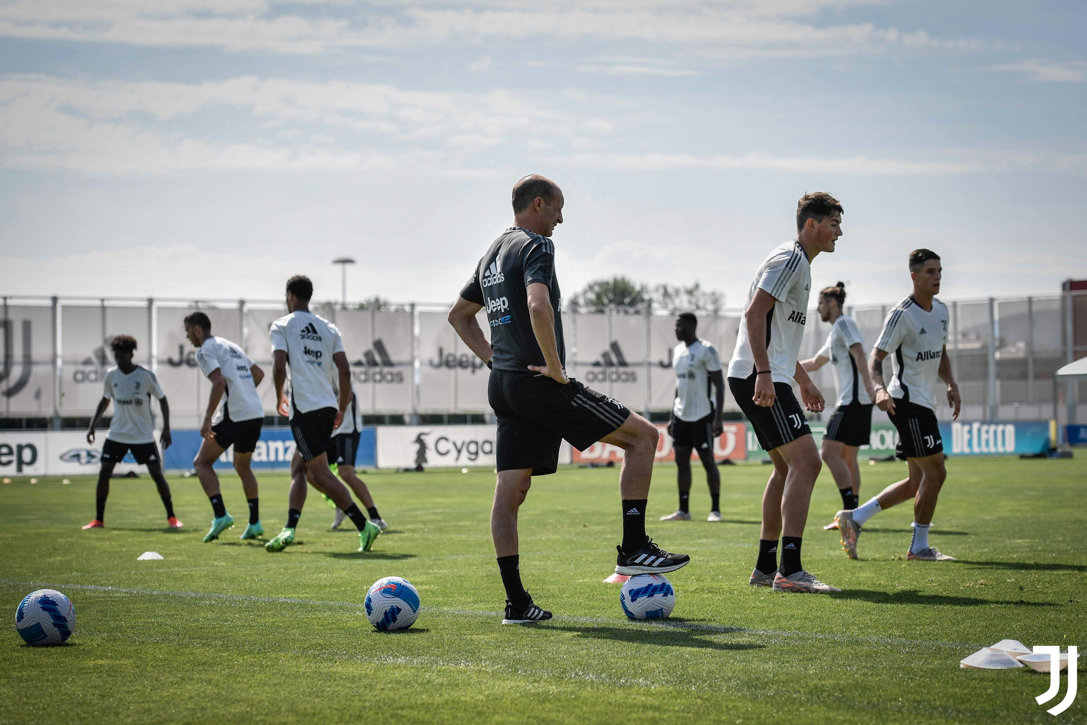 allegri-juventus-latihan-pramusim.jpg