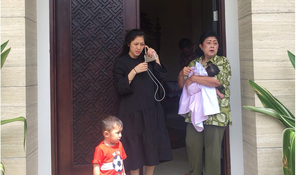 ani-yudhoyono-panik-bersama-menantunya-keluar-rumah-menghindari-guncangan-gempa_20180123_172200.jpg