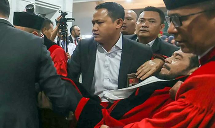 DETIK-DETIK Anwar Usman Pingsan Usai Perpisahan Purnabakti dari Hakim MK