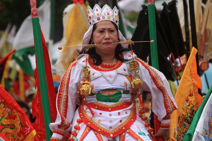 atraksi-tatung-dalam-puncak-perayaan-cap-go-meh.jpg