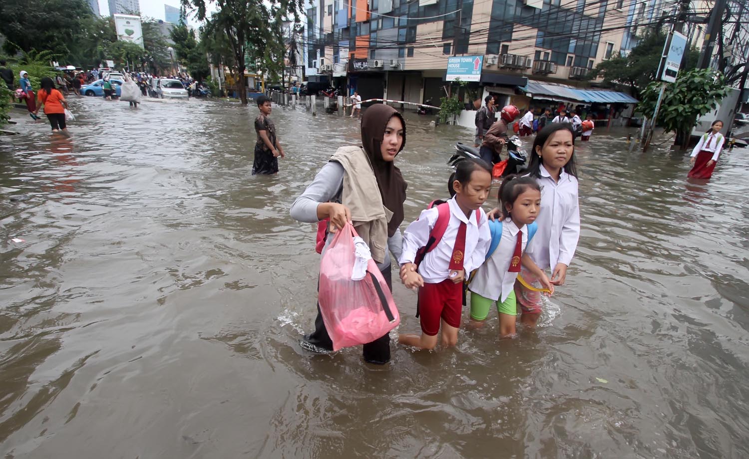 banjir-di-jakarta2_20170221_181121.jpg