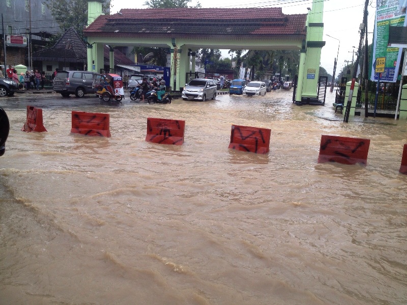 Kampus USU Banjir Lagi, Mahasiswa Tetap Kuliah