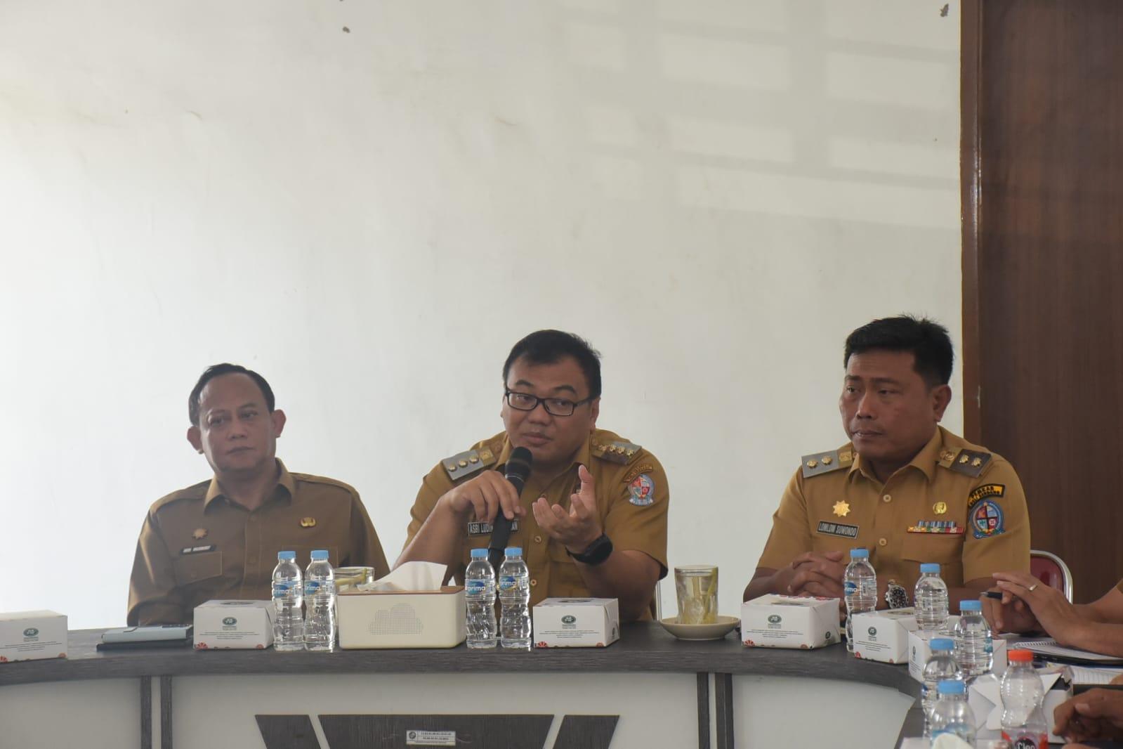 bersama-jajaran-direksi-dan-komisaris-BUMD-PT-Bhineka-Perkasa-Jaya-di-kawasan-Kolam-Renang.jpg