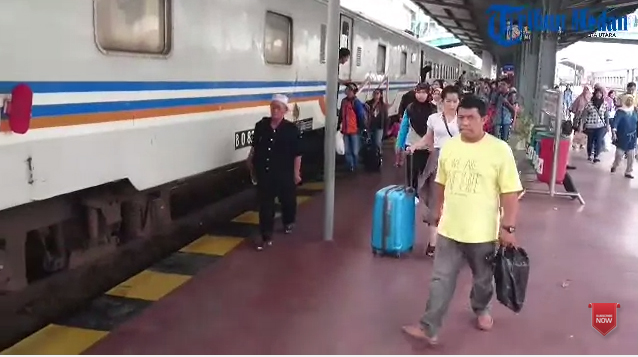 NEWS VIDEO: Jelang Mudik Lebaran, Pengiriman Sepeda Motor Pakai Kereta Api Meningkat 15 Persen