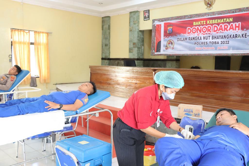 donnor-darah-polres-toba-hut-76-bhayangkara.jpg