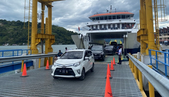 harga-tiket-kapal-penyeberangan-Danau-Toba-naik.jpg