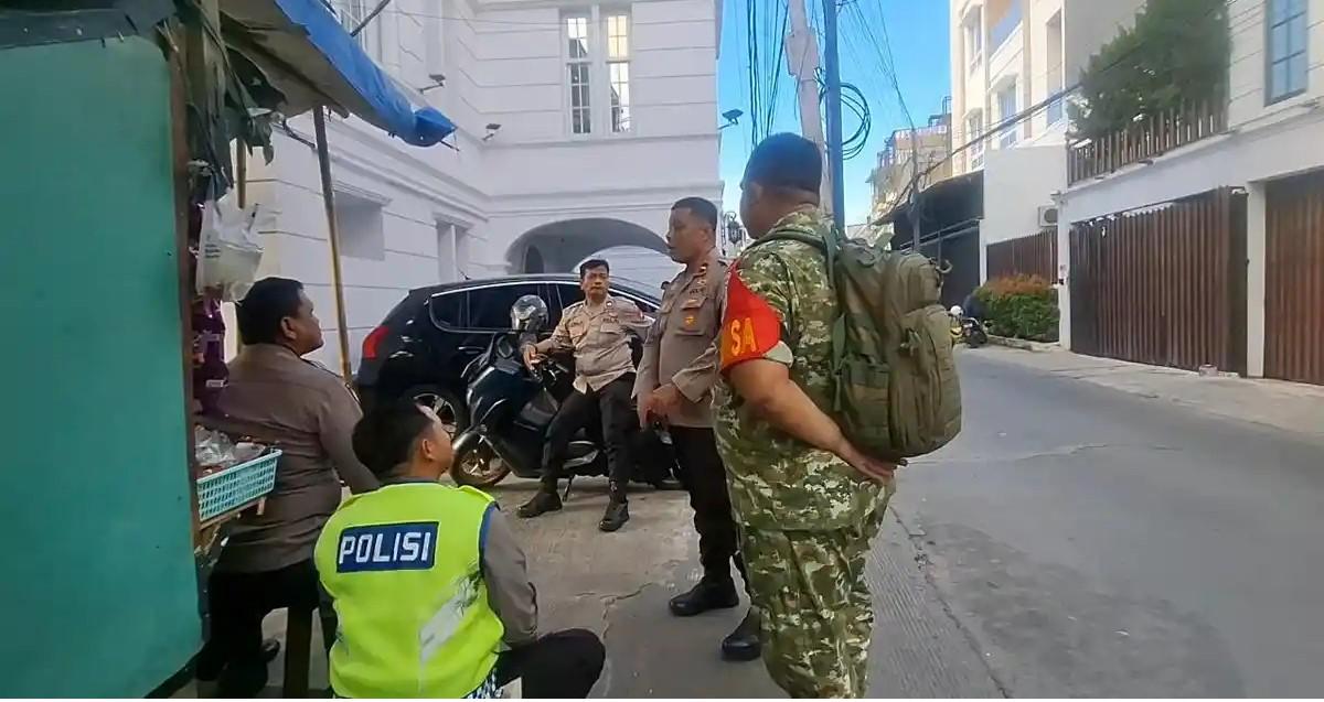 kantor-motor-listrik-BGN-dijaga-polisi.jpg