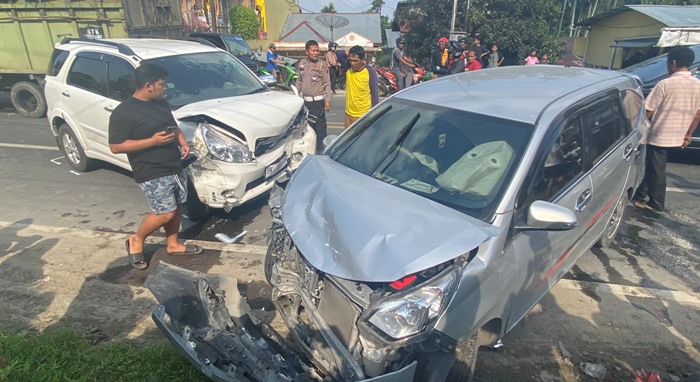 kecelakaan-di-Kota-Siantar-antar-minibus.jpg