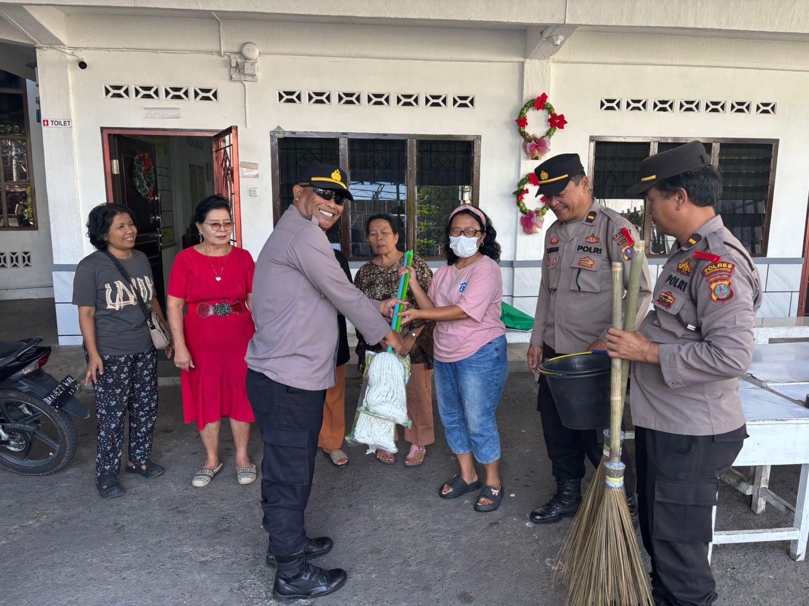 kepedulian-Polri-menjelang-Perayaan-Natal-2025-dan-Tahun-Baru-2026.jpg