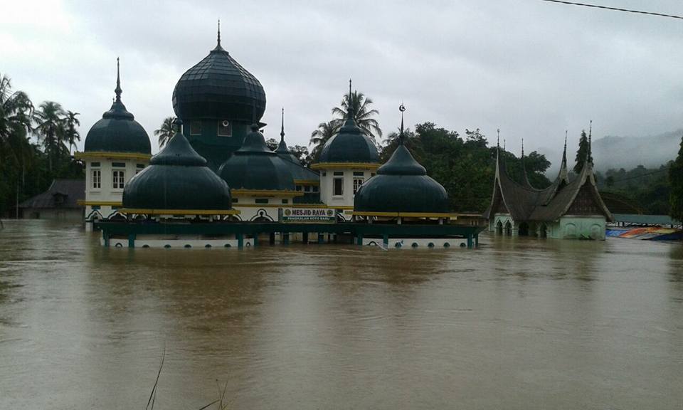 kondisi-banjir-di-jorong-sopang-pangkalan-kabupaten-limapuluh-kota_20170303_172535.jpg