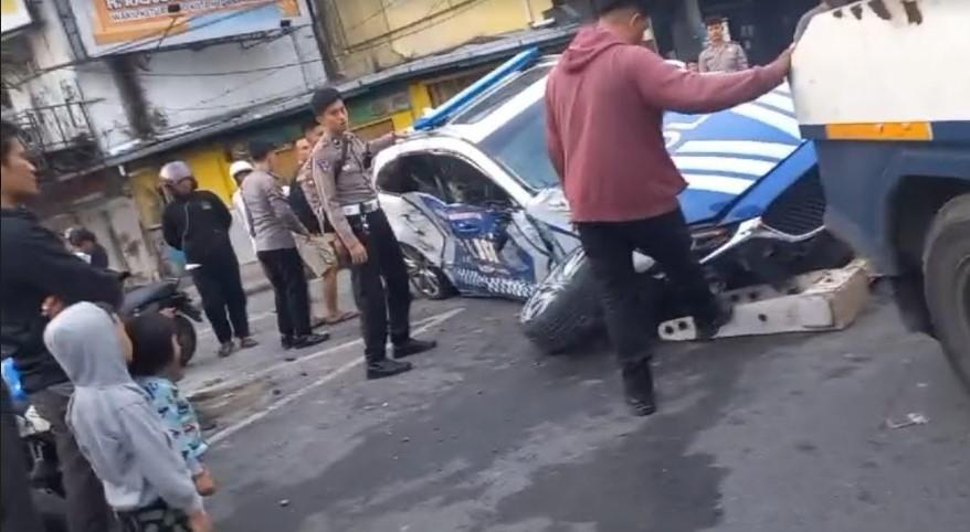 kondisi-mobil-sat-lantas-Polrestabes-Medan-usai-terlibat-kecelakaan.jpg