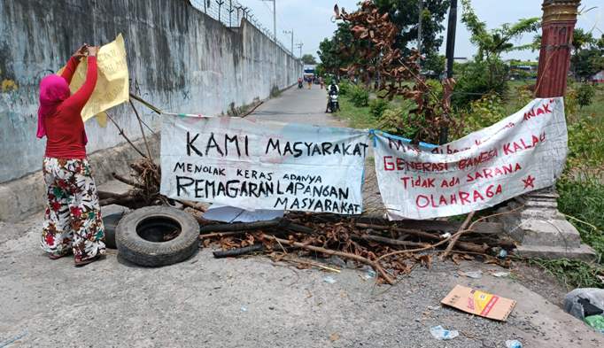 lapangan-bola-dirampas-perusahaan-asing.jpg
