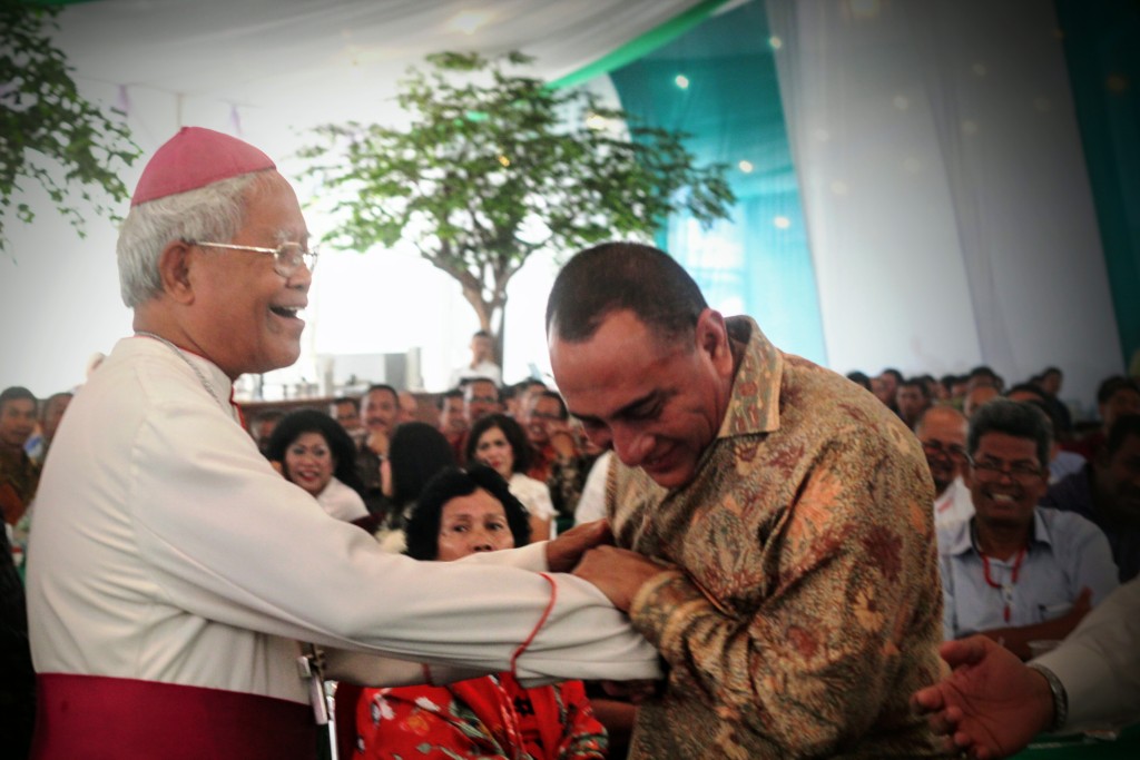letjen-tni-edy-rahmayadi-dan-pastur-tribun_20170701_162146.jpg