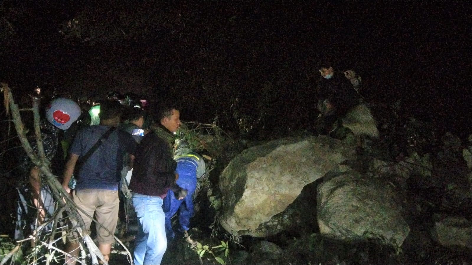 SATU Orang Tewas imbas Longsor Sibolangit, Terjebak dalam Mobil selepas Ditimpa Material Longsor
