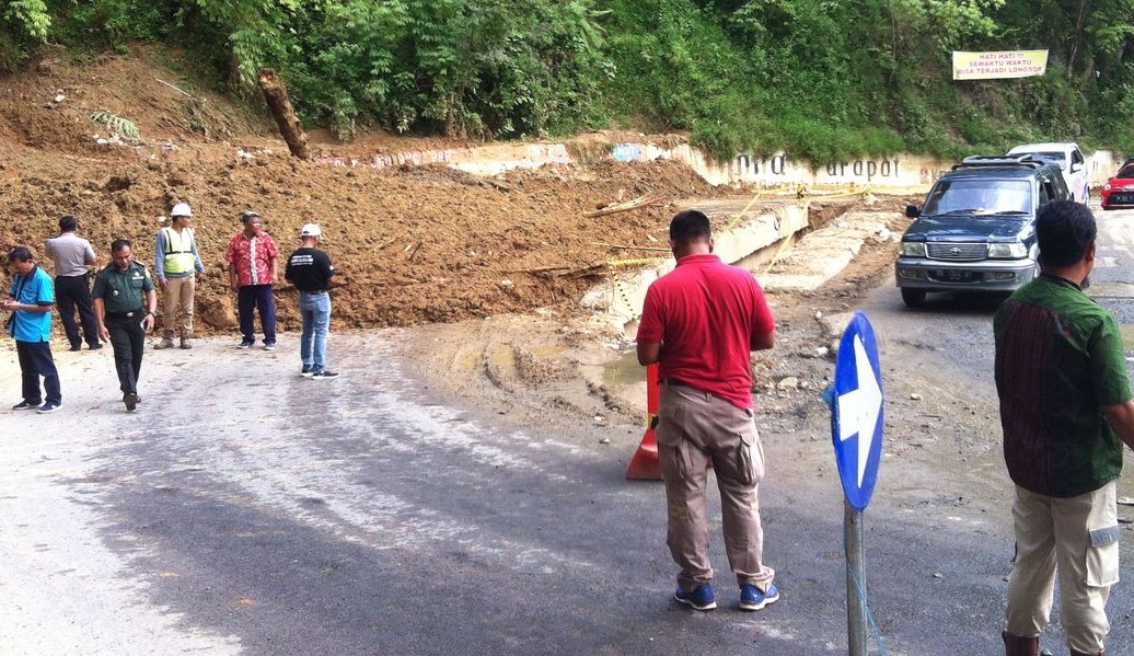 JEMBATAN SIDUA-DUA Kembali Longsor, Kapolsek: Bakal Ada Lagi Longsor Susulan!