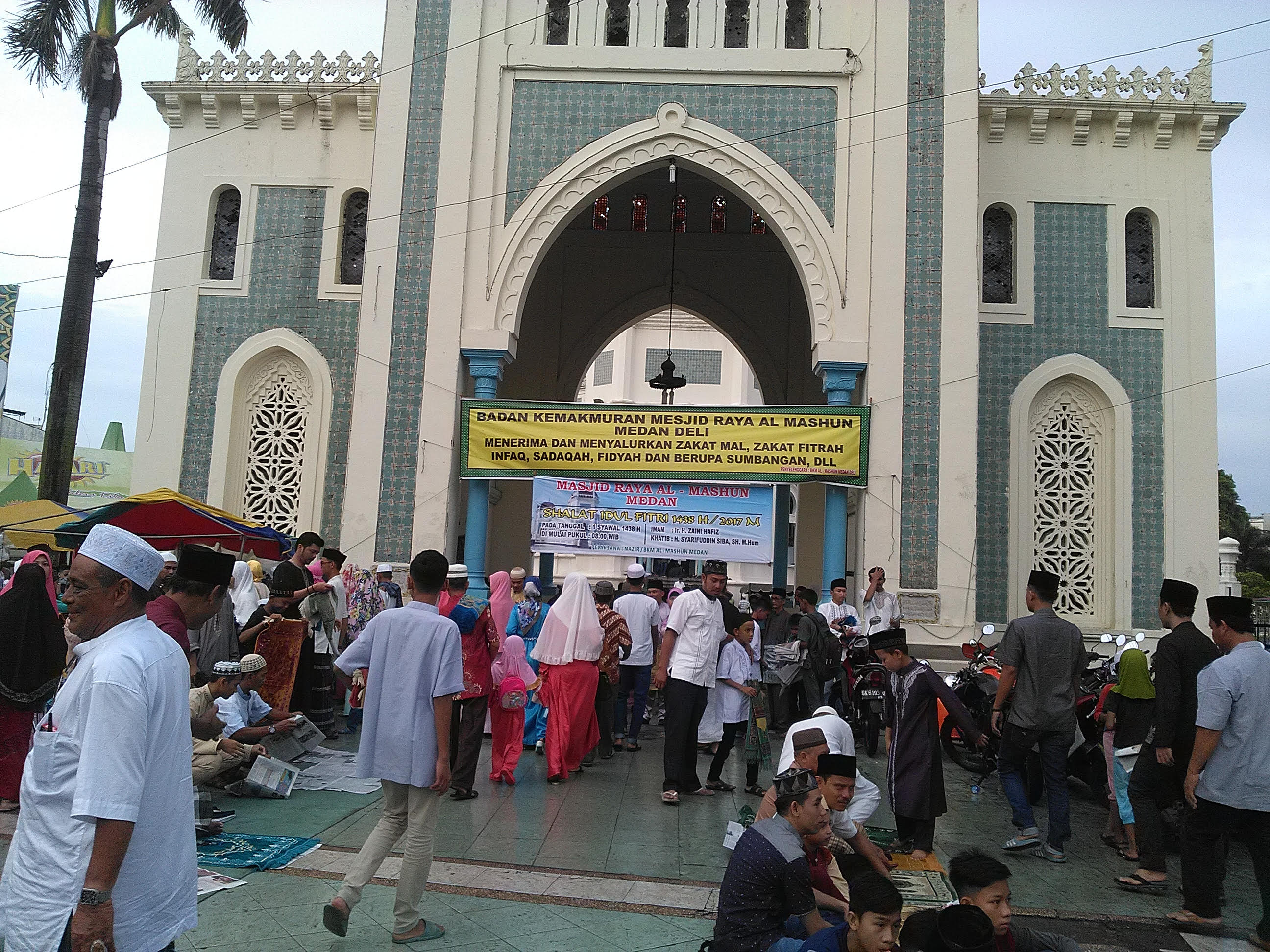 masjid-raya-al-mashun-medan_20170625_074727.jpg
