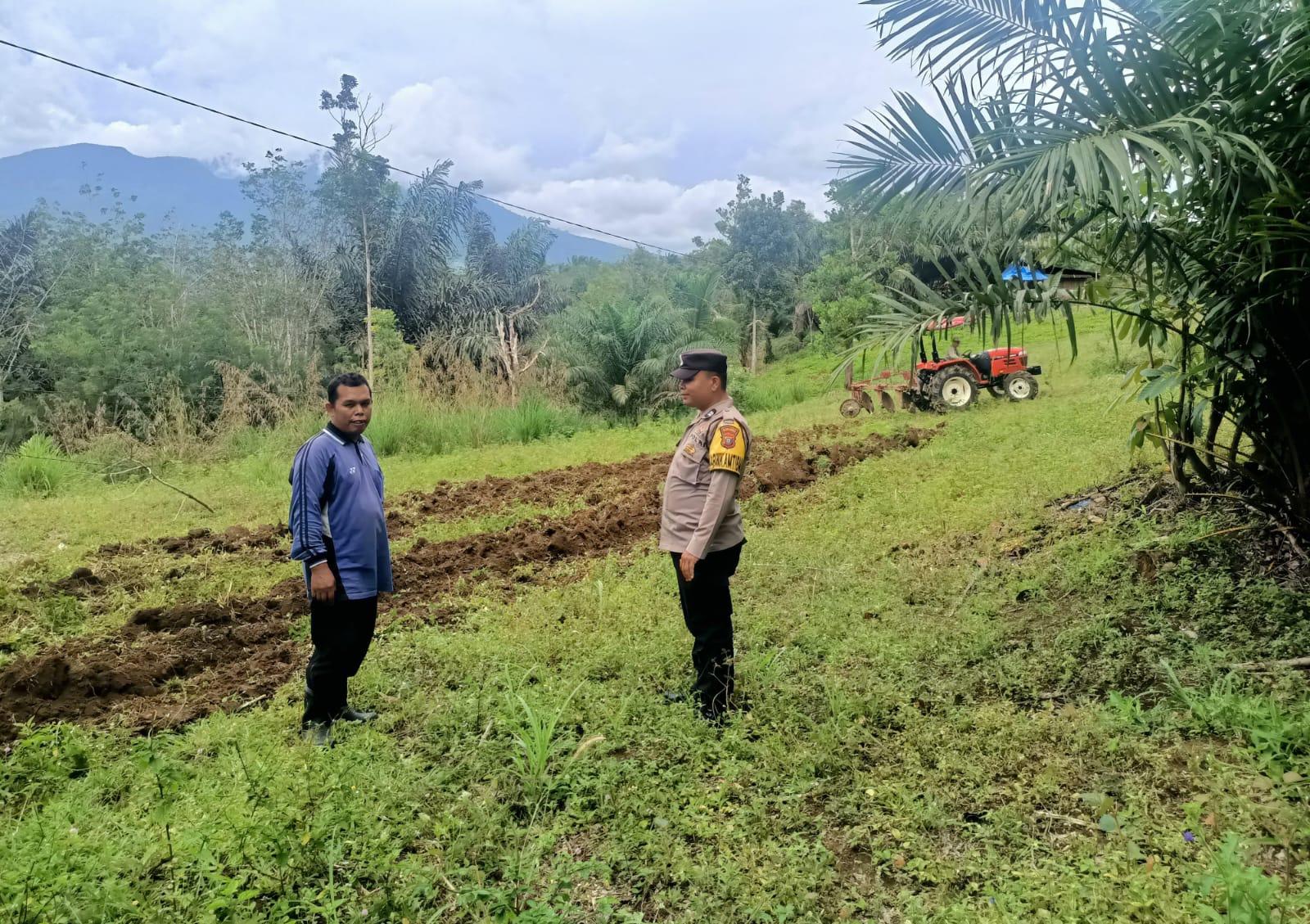 memantau-pembukaan-lahan-perkebunan-di-Bukit-Simarsayang.jpg