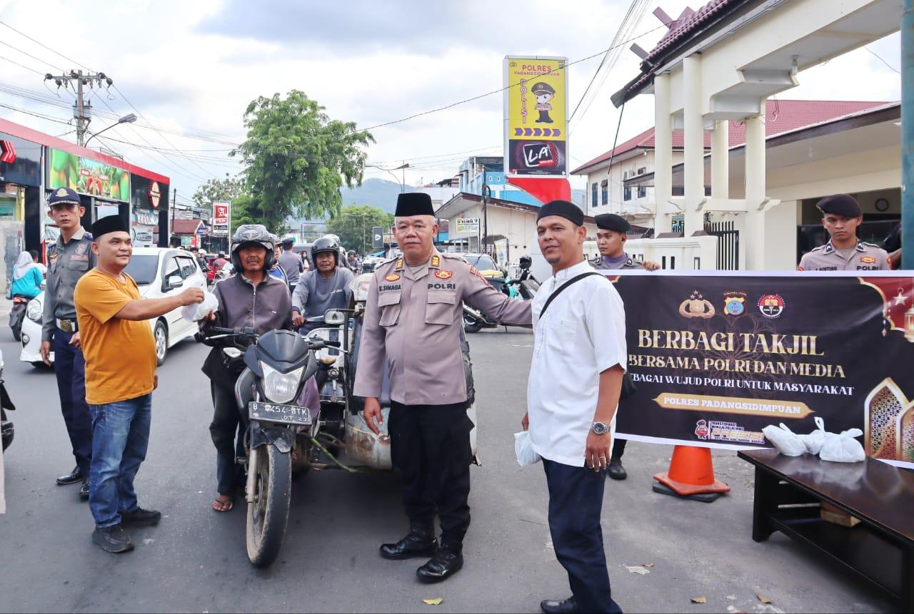 menjadi-simbol-kebersamaan-antara-Polri-dan-media-dalam-menyemarakkan-bulan-suci-Ramadhan.jpg