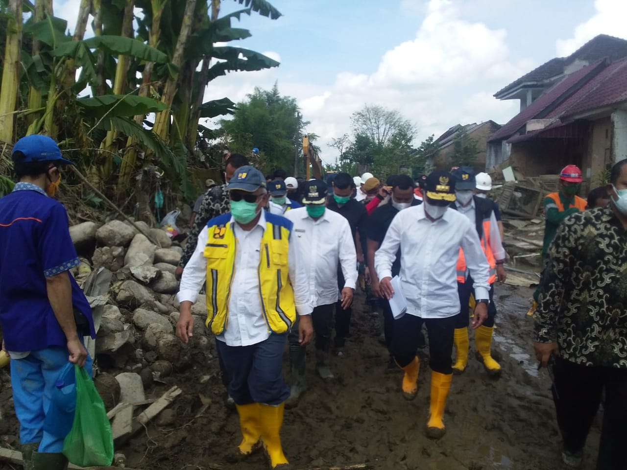 Menteri Basuki Imbau Warga tak Tinggal di Bantaran Sungai, Siap Bangun Rusun