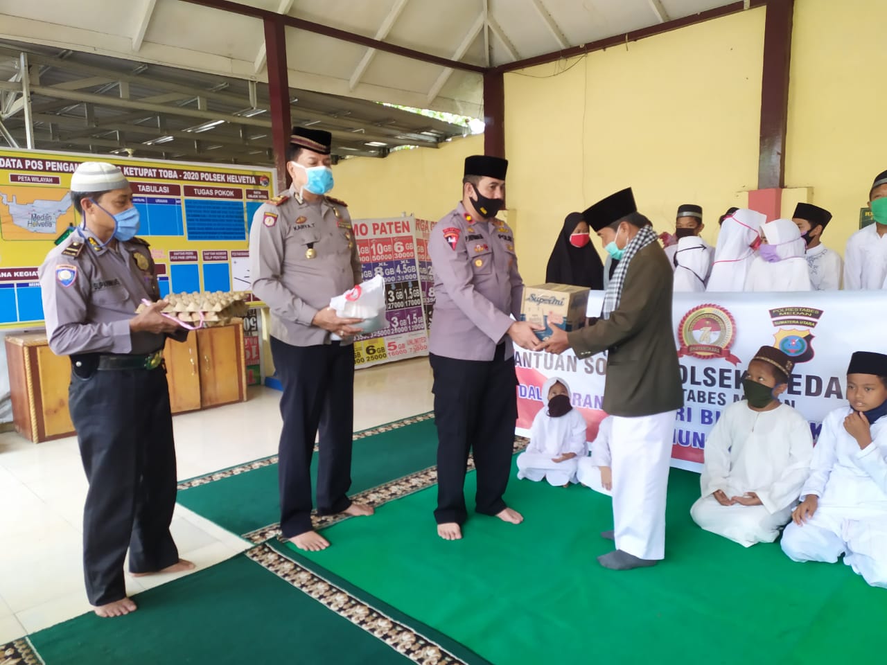 Jelang HUT Bhayangkara Ke-74, Polsek Medan Helvetia Santuni Anak Yatim Piatu