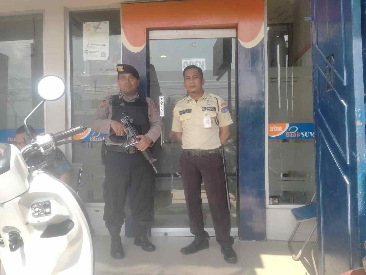 menyampaikan-pesan-kamtibmas-serta-mengajak-masyarakat.jpg