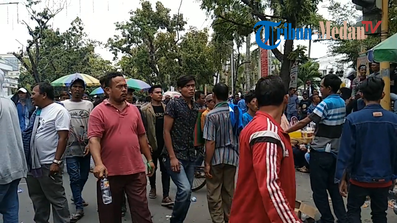 Ribuan Nelayan Geruduk Kantor Gubernur, Demonstran Berharap Edy- Ijek Keluarkan Izin Melaut