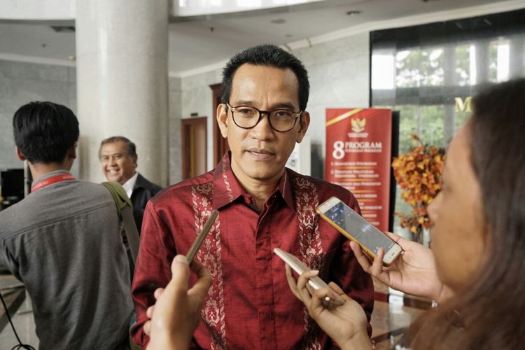 PERPECAHAN Tim Hukum Roy Suryo Cs, Ahmad Khozinudin Semprot Refly Harun - Tribun-medan.com