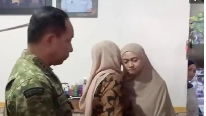 Tangis Istri Kapten Inf Zulmi, Panglima TNI Akan Jamin Hidup Anak dan Istri