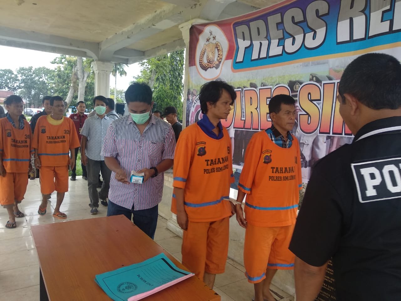 Pura-pura Kesempitan saat Duduk dalam Bus, Pencopet Lalu Gasak Harta Korban