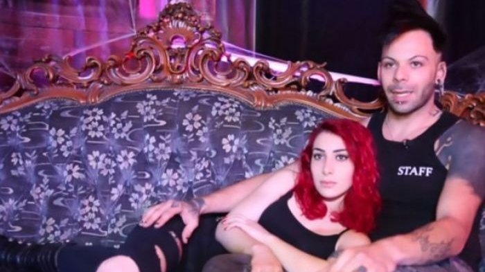 Aneh tapi Nyata, Buktikan Cinta, Pasangan Kekasih Ini Minum Darah bak Vampir