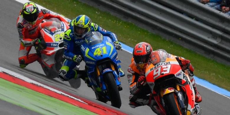 pebalap-repsol-honda-asal-spanyol-marc-marquez-tribun_20160714_080224.jpg