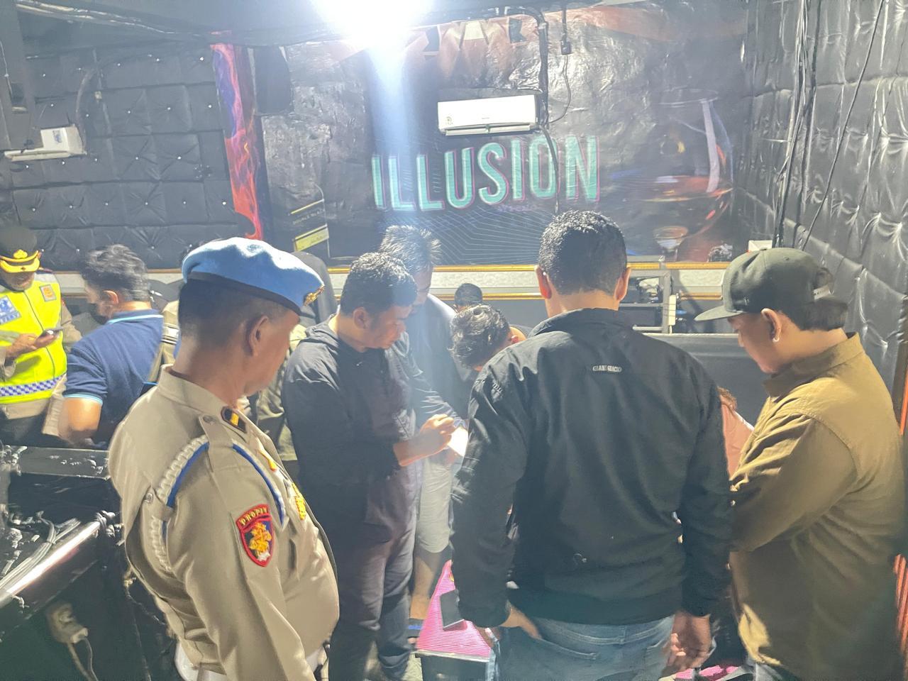 pelaksanaan-razia-tempat-hiburan-malam-dan-pelanggaran-lainnya-Sabtu-malam-2642025.jpg
