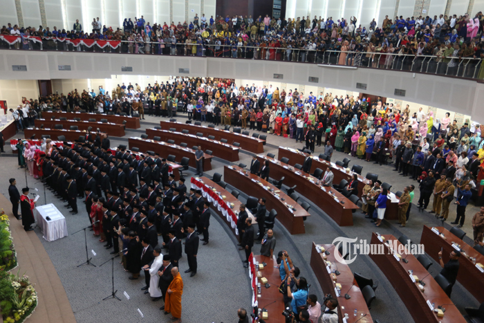 pelantikan-anggota-dprd-sumut-1.jpg