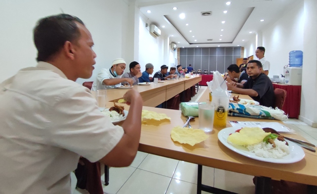 pemain-psms-makan-siang.jpg